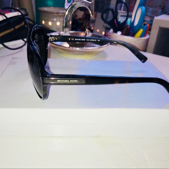 Women’s Oversized Michael Kors Aviator Sunglasses - Picture 3 of 7